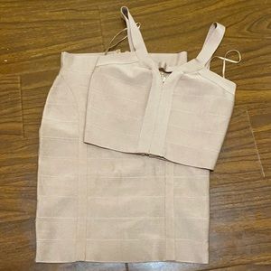 Selling a two piece Guess outfit.